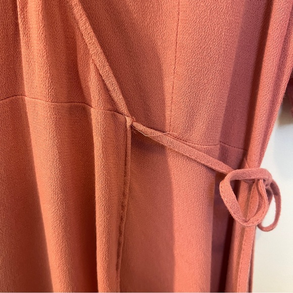 💗🌺Gorgeous pinkish dress!!🎀 Small, ruffles & wrap details, from Europe! - Picture 7 of 16